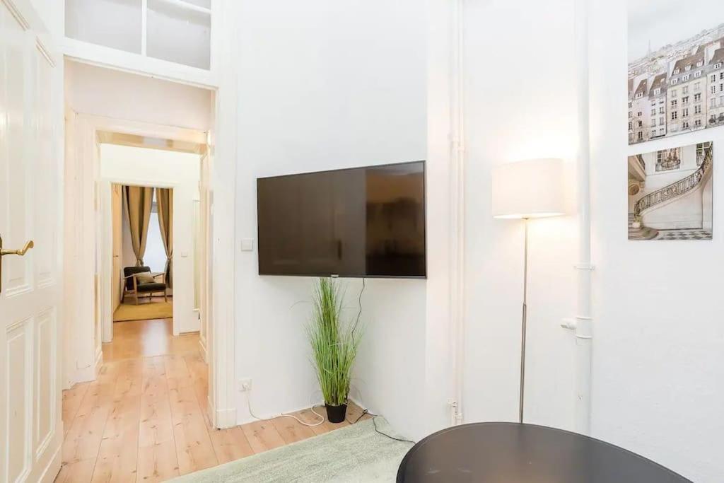 Newly Furnished Apartment For Up To 6 People Berlin Exterior photo