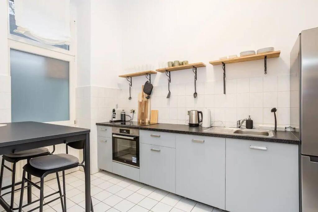 Newly Furnished Apartment For Up To 6 People Berlin Exterior photo